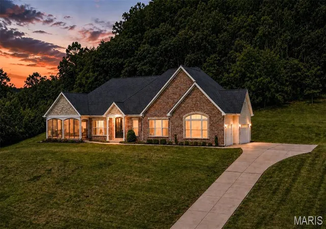 Photo 2 of Single family home for sale at 4425 Lookout Point Dr, Augusta, MO 63332 | MLS# MIS26056697 | Listing updated on 2026-10-04