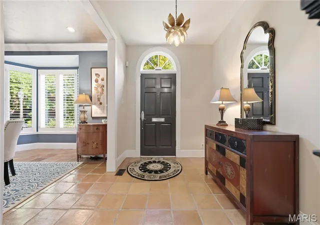 Photo 3 of Sale Pending at 4510 Pershing Pl, Saint Louis, MO 63108 | MLS# MIS26056734 | Listing updated on 2026-09-12