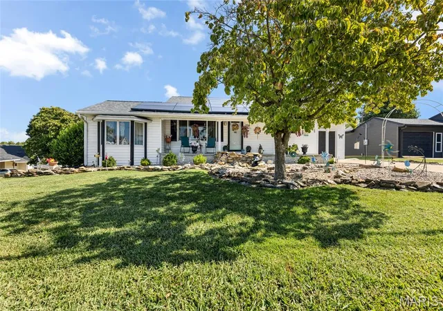 Single family home for sale at 328 Van Zant St, Chester, IL 62233 | MLS# MIS26056777