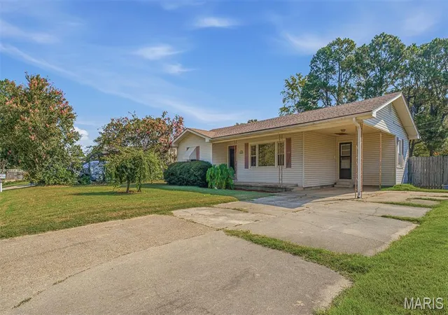 Photo 1 of Single family home for sale at 1112 David Dr, Kennett, MO 63857 | MLS# MIS26056807 | Listing updated on 2026-09-11