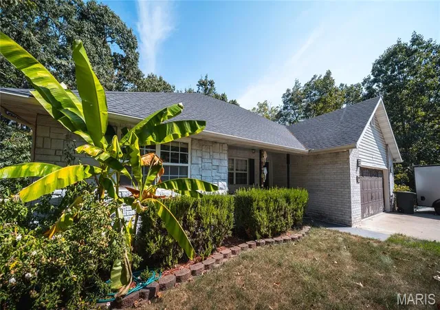 Photo 2 of Single family home for sale at 19300 Lackey Ln, Waynesville, MO 65583 | MLS# MIS26056870 | Listing updated on 2026-10-02