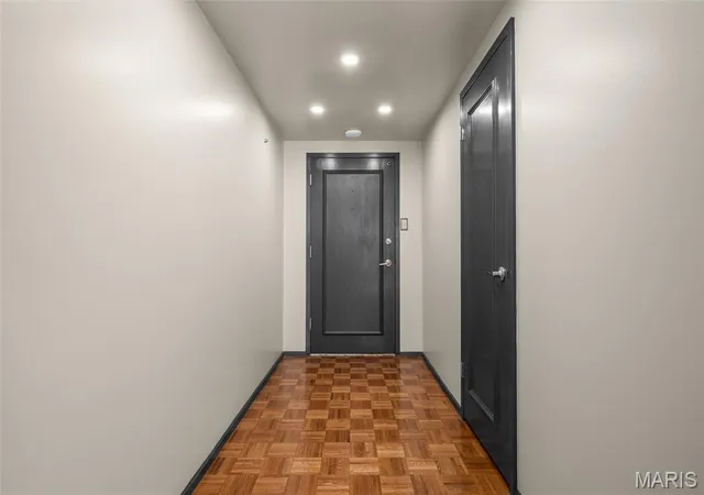 Listing Photo 5 - Condo for sale in building located at 200 S Brentwood Blvd, Clayton, MO 63105 - Unit #6F