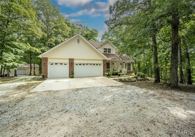 Photo 2 of Single family home for sale at 23401 Wild Horse Farms Rd, Warrenton, MO 63383 | MLS# MIS26056900 | Listing updated on 2026-09-15