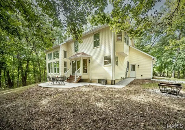 Photo 3 of Single family home for sale at 23401 Wild Horse Farms Rd, Warrenton, MO 63383 | MLS# MIS26056900 | Listing updated on 2026-09-15