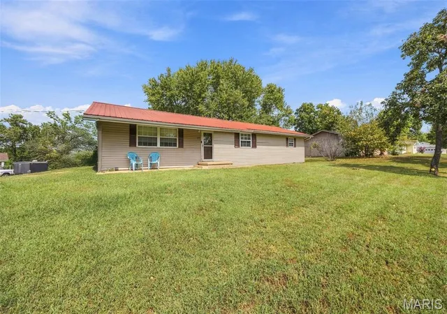 Photo 2 of Single family home for sale at 347 Kronos Dr, De Soto, MO 63020 | MLS# MIS26056909 | Listing updated on 2026-09-23