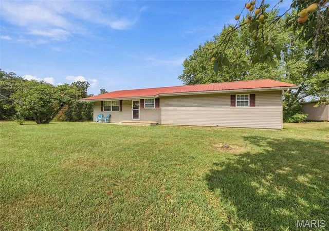 Photo 3 of Single family home for sale at 347 Kronos Dr, De Soto, MO 63020 | MLS# MIS26056909 | Listing updated on 2026-09-23