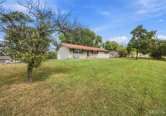 Photo 3 of Single family home for sale at 347 Kronos Dr, De Soto, MO 63020 | MLS# MIS26056909 | Listing updated on 2026-09-23