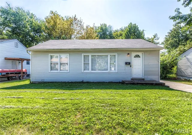 Photo 1 of Single family home for sale at 20 La Venta Dr, Florissant, MO 63031 | MLS# MIS26056917 | Listing updated on 2026-09-15