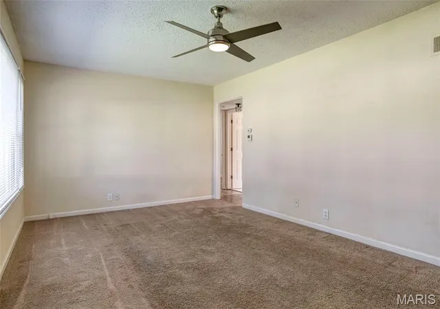 Photo 3 of Single family home for sale at 20 La Venta Dr, Florissant, MO 63031 | MLS# MIS26056917 | Listing updated on 2026-09-15