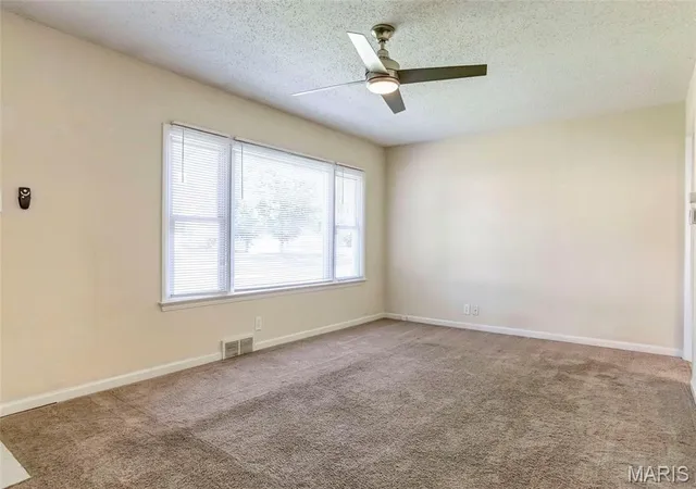 Photo 3 of Single family home for sale at 20 La Venta Dr, Florissant, MO 63031 | MLS# MIS26056917 | Listing updated on 2026-09-15