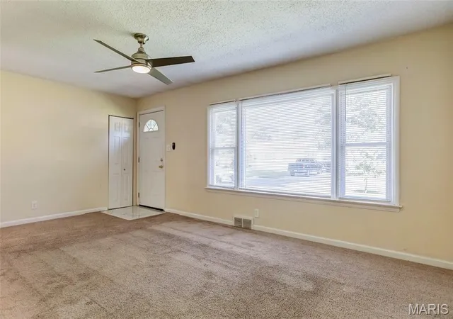 Photo 4 of Single family home for sale at 20 La Venta Dr, Florissant, MO 63031 | MLS# MIS26056917 | Listing updated on 2026-09-15