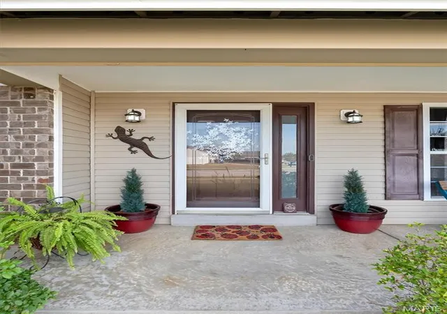 Photo 2 of Sale Pending at 305 Valley Blf Dr, Wentzville, MO 63385 | MLS# MIS26056922 | Listing updated on 2026-09-13