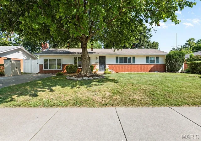 Photo 1 of Single family home for sale at 409 W Poplar St, Mascoutah, IL 62258 | MLS# MIS26056943 | Listing updated on 2026-09-13