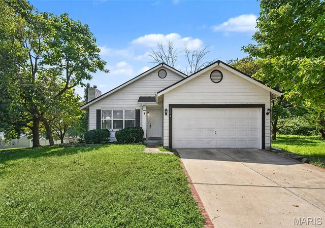 Photo 1 of Single family home for sale at 5204 Bay Point Dr, Florissant, MO 63034 | MLS# MIS26056950 | Listing updated on 2026-09-09