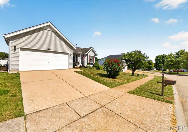 Photo 3 of Sale Pending at 1659 Irish Sea, High Ridge, MO 63049 | MLS# MIS26056951 | Listing updated on 2026-09-15