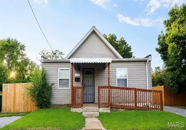 Photo 2 of Single family home for sale at 625 Falling Springs Rd, East Saint Louis, IL 62206 | MLS# MIS26056981 | Listing updated on 2026-09-12