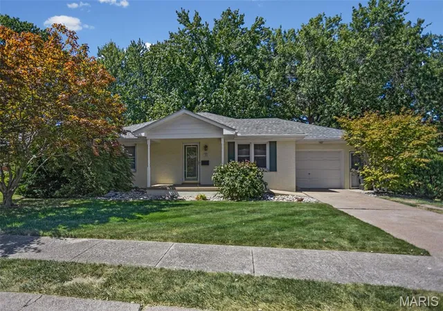 Photo 1 of Sale Pending at 2009 Madison Ave, Edwardsville, IL 62025 | MLS# MIS26056983 | Listing updated on 2026-10-06