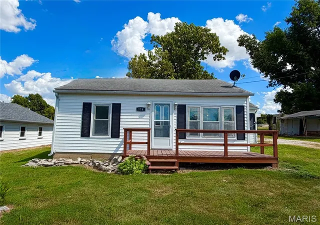 Photo 3 of Single family home for sale at 114 N Netherland, Perry, MO 63462 | MLS# MIS26056986 | Listing updated on 2026-09-10