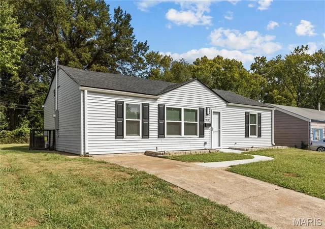 Photo 2 of Sale Pending at 9834 Vickie Pl, Saint Louis, MO 63136 | MLS# MIS26056988 | Listing updated on 2026-09-11