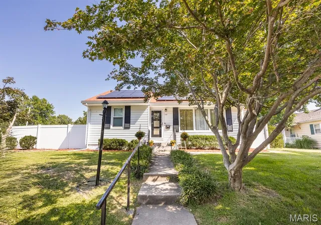 Photo 1 of Single family home for sale at 149 S 33rd Street, Belleville, IL 62226 | MLS# MIS26056990 | Listing updated on 2026-10-01