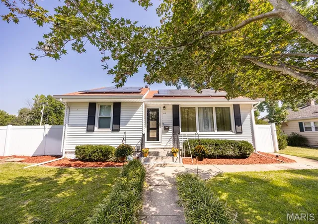 Photo 2 of Single family home for sale at 149 S 33rd Street, Belleville, IL 62226 | MLS# MIS26056990 | Listing updated on 2026-10-01