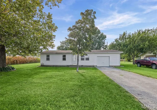 Photo 2 of Single family home for sale at 708 S 3rd Street, Irvington, IL 62848 | MLS# MIS26057030 | Listing updated on 2026-09-25