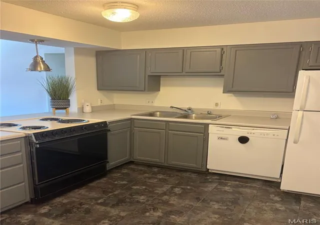 Photo 3 of Condo for sale at 1637 Summergate Pkwy #N, Saint Peters, MO 63303 | MLS# MIS26057035 | Listing updated on 2026-09-04