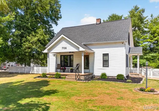 Photo 3 of Sale Pending at 7106 Triple Lakes Rd, Columbia, IL 62236 | MLS# MIS26057041 | Listing updated on 2026-09-11