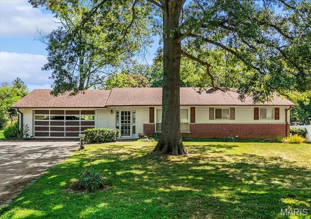 Photo 1 of Single family home for sale at 19 W Meadow Ln, Ellisville, MO 63021 | MLS# MIS26057084 | Listing updated on 2026-09-14