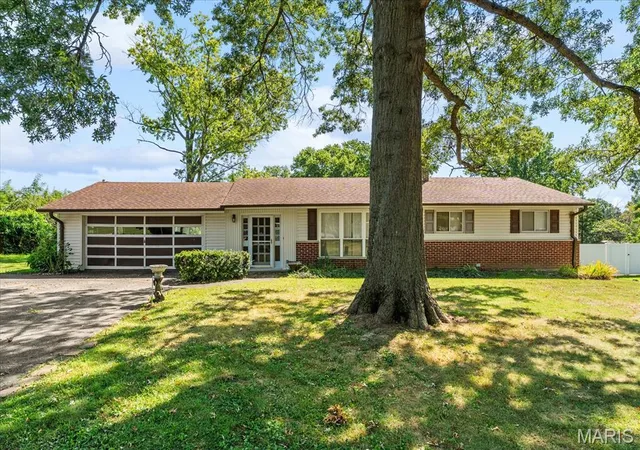 Photo 2 of Single family home for sale at 19 W Meadow Ln, Ellisville, MO 63021 | MLS# MIS26057084 | Listing updated on 2026-09-14