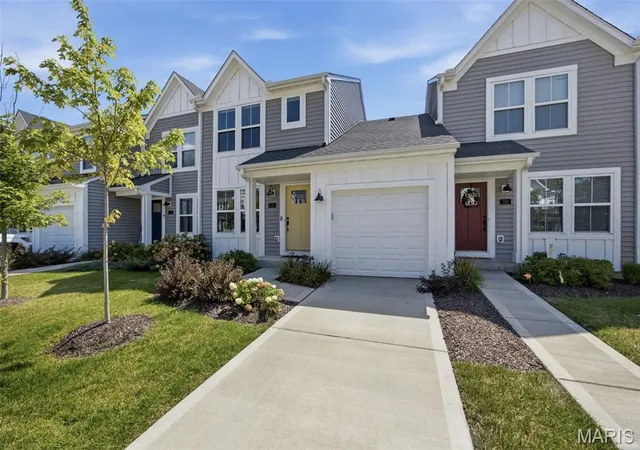 Photo 2 of Townhouse for sale at 318 Newbridge Way, O Fallon, MO 63368 | MLS# MIS26057097 | Listing updated on 2026-09-26
