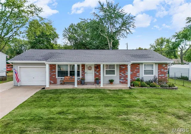 Photo 1 of Sale Pending at 22 Saint Mark Dr, Saint Peters, MO 63376 | MLS# MIS26057108 | Listing updated on 2026-09-14