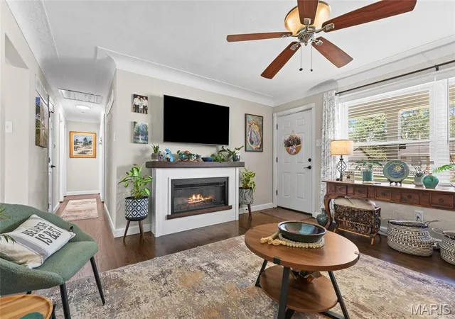 Photo 3 of Sale Pending at 22 Saint Mark Dr, Saint Peters, MO 63376 | MLS# MIS26057108 | Listing updated on 2026-09-14