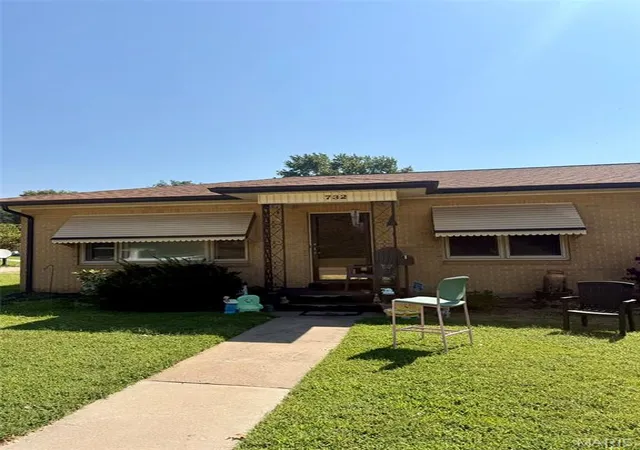 Photo 2 of Sale Pending at 730/732 N Sunset Blvd, Cape Girardeau, MO 63701 | MLS# MIS26057117 | Listing updated on 2026-09-11