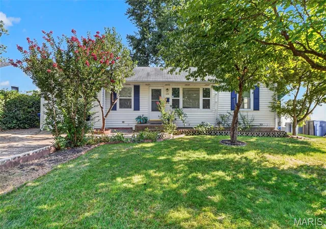 Photo 1 of Single family home for sale at 120 Saint Nicholas Ln, Florissant, MO 63031 | MLS# MIS26057129 | Listing updated on 2026-09-14