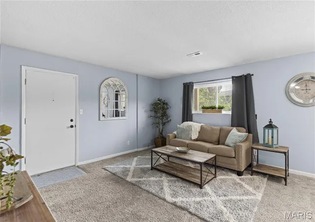 Photo 2 of Condo for sale at 1941 Gascony Parc Dr #1941, Lake Saint Louis, MO 63367 | MLS# MIS26057230 | Listing updated on 2026-09-10