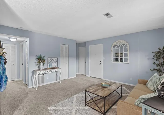 Photo 3 of Condo for sale at 1941 Gascony Parc Dr #1941, Lake Saint Louis, MO 63367 | MLS# MIS26057230 | Listing updated on 2026-09-10