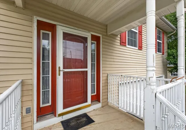 Photo 3 of Single family home for sale at 823 Old Theater Dr, Vandalia, IL 62471 | MLS# MIS26057238 | Listing updated on 2026-10-01
