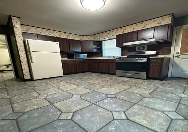 Photo 4 of Sale Pending at 2166 N Warson Rd, Saint Louis, MO 63114 | MLS# MIS26057250 | Listing updated on 2026-09-12
