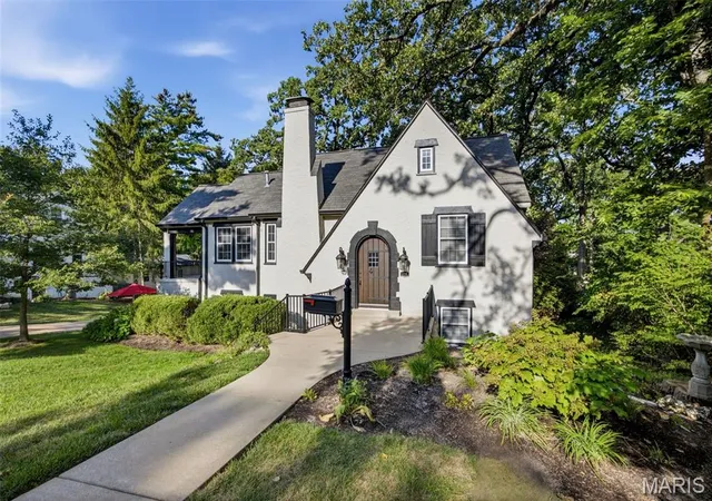 Photo 1 of Sale Pending at 429 S Rock Hl Rd, Saint Louis, MO 63119 | MLS# MIS26057254 | Listing updated on 2026-09-10