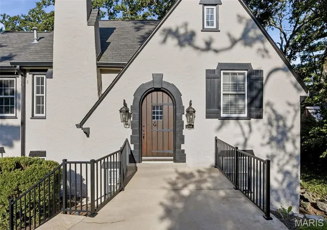 Photo 2 of Sale Pending at 429 S Rock Hl Rd, Saint Louis, MO 63119 | MLS# MIS26057254 | Listing updated on 2026-09-10