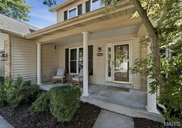 Photo 2 of Single family home for sale at 1042 Remington Oaks Ct, Fenton, MO 63026 | MLS# MIS26057328 | Listing updated on 2026-10-04