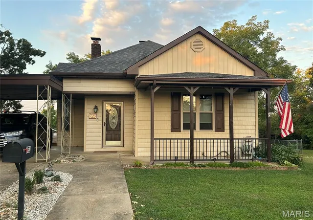 Photo 1 of Sale Pending at 723 Rock Rd, De Soto, MO 63020 | MLS# MIS26057344 | Listing updated on 2026-09-14