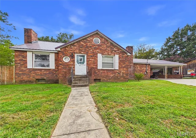 Photo 2 of Single family home for sale at 211 W Fannetta St, Dexter, MO 63841 | MLS# MIS26057345 | Listing updated on 2026-09-29