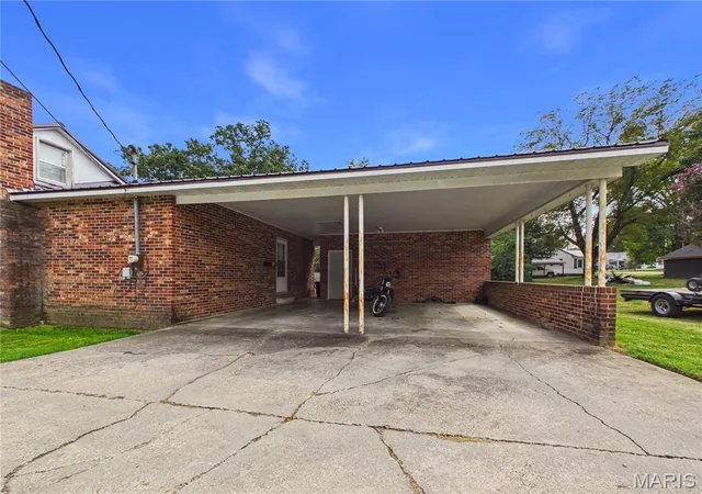 Photo 3 of Single family home for sale at 211 W Fannetta St, Dexter, MO 63841 | MLS# MIS26057345 | Listing updated on 2026-09-29