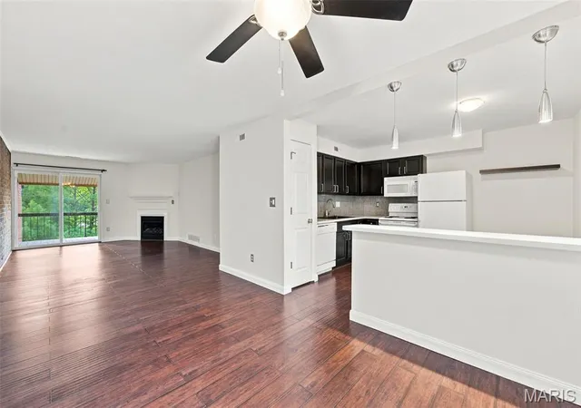 Photo 2 of Sale Pending at 1920 Hunting Lake Ct #302, Saint Louis, MO 63122 | MLS# MIS26057388 | Listing updated on 2026-09-14
