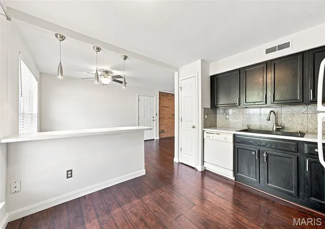 Photo 3 of Sale Pending at 1920 Hunting Lake Ct #302, Saint Louis, MO 63122 | MLS# MIS26057388 | Listing updated on 2026-09-14