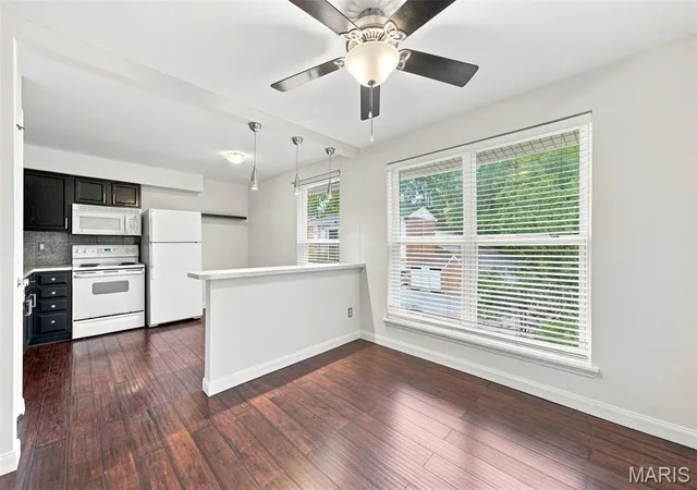 Photo 4 of Sale Pending at 1920 Hunting Lake Ct #302, Saint Louis, MO 63122 | MLS# MIS26057388 | Listing updated on 2026-09-14