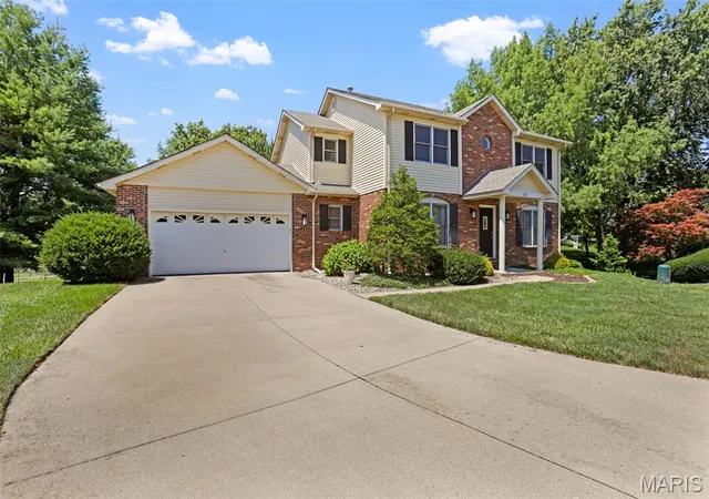 Photo 2 of Sale Pending at 41 Ernst Dr, Glen Carbon, IL 62034 | MLS# MIS26057389 | Listing updated on 2026-09-12