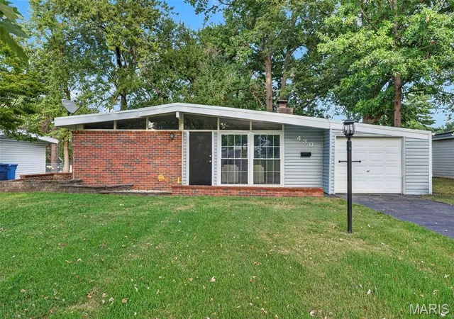 Photo 1 of Sale Pending at 430 Holiday Hl Dr, Florissant, MO 63033 | MLS# MIS26057402 | Listing updated on 2026-10-01